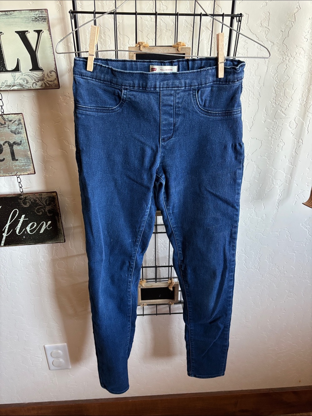 Levi’s pull on